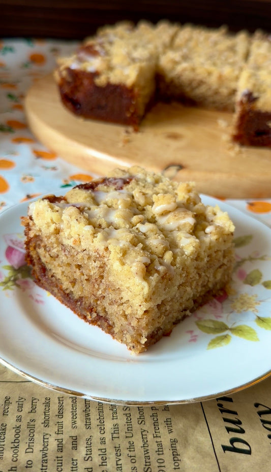 Cinnamon Roll Crumble Banana Cake Recipe